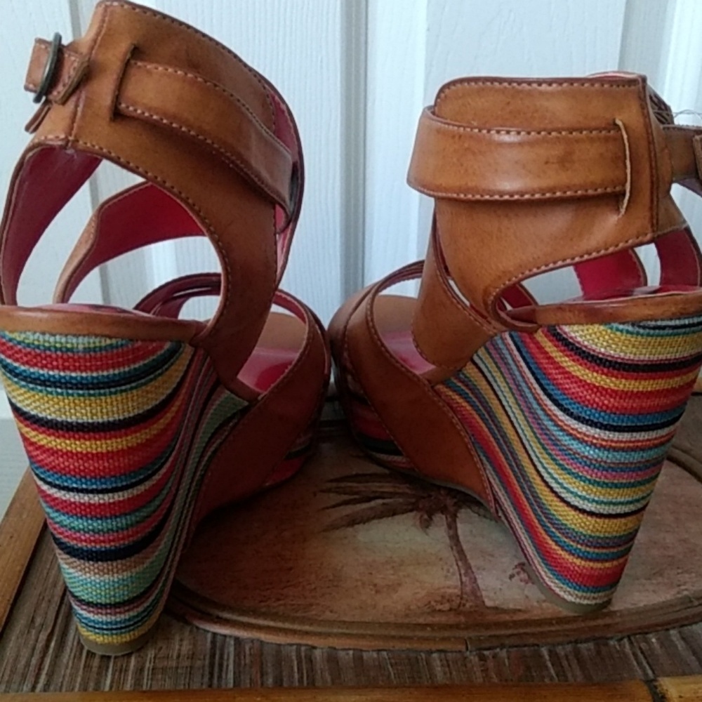 Platform Sandals - Picture 3 of 5